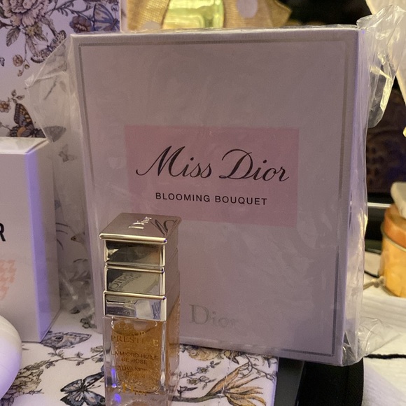 Dior Lux Make-Up Bundle in Limited Edition Gift Box - Picture 11 of 15